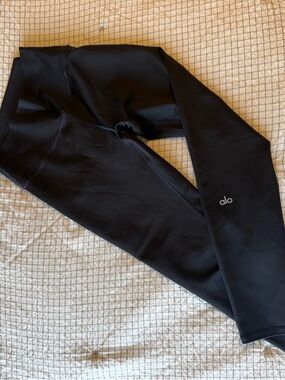 ALO Yoga Black Leggings with Subtle Logo